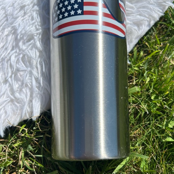 Vineyard Vines for Target American Flag Whale Lidded Tumbler 22.5 oz NEW - Picture 6 of 11